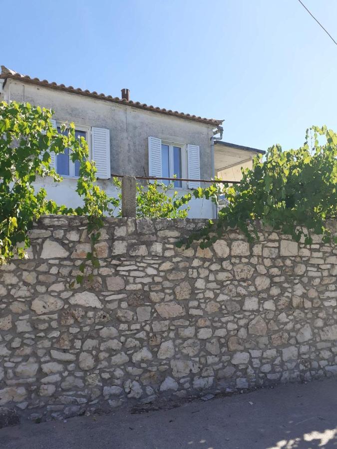 Gezos Apartment Himare Exterior foto