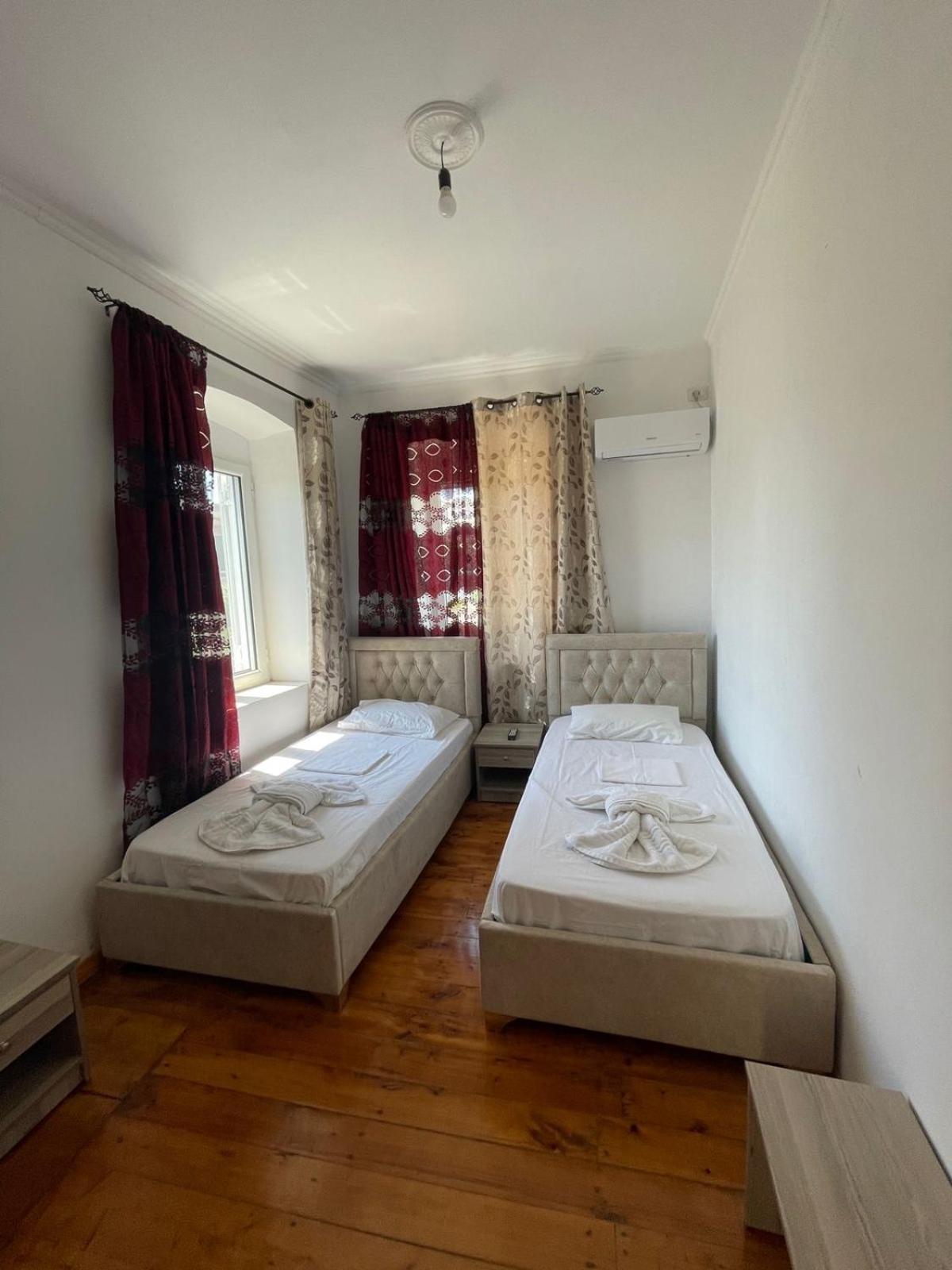 Gezos Apartment Himare Exterior foto